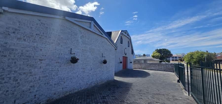 5 Bedroom Property for Sale in Middedorp Western Cape